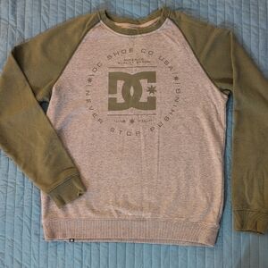 DC Gray and Green Crewneck Sweater Size M